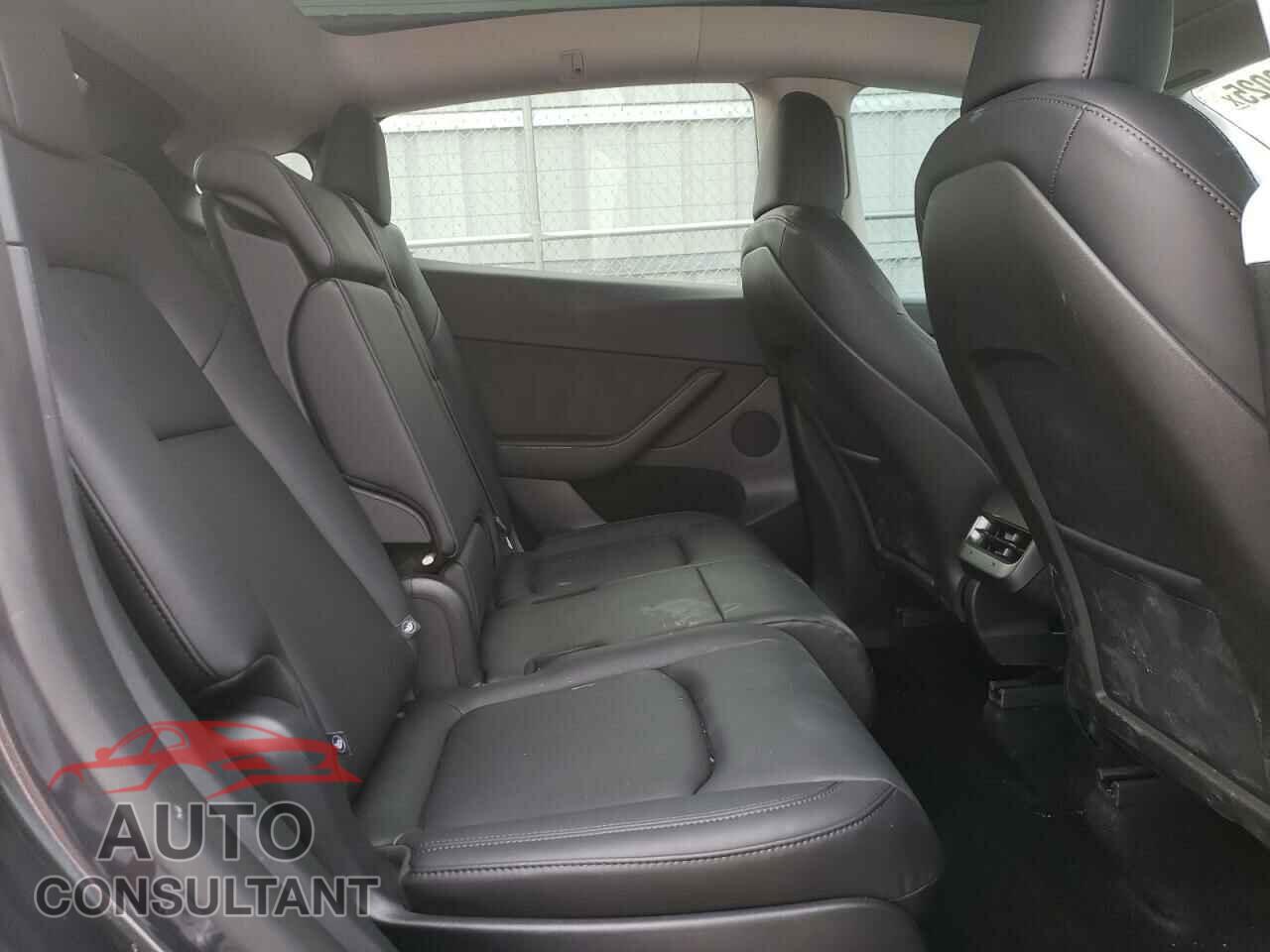 TESLA MODEL Y 2024 - 7SAYGAEE5RF038446