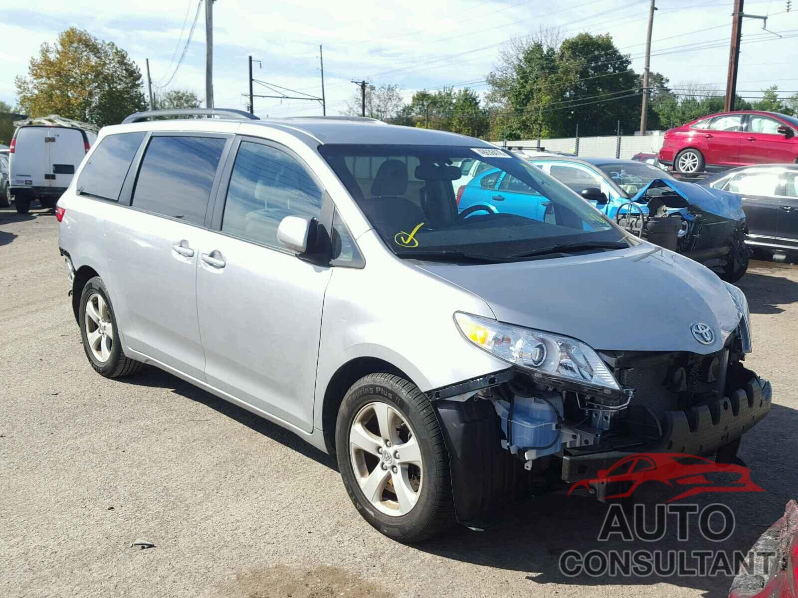 TOYOTA SIENNA LE 2015 - 5TDKK3DC7FS576425