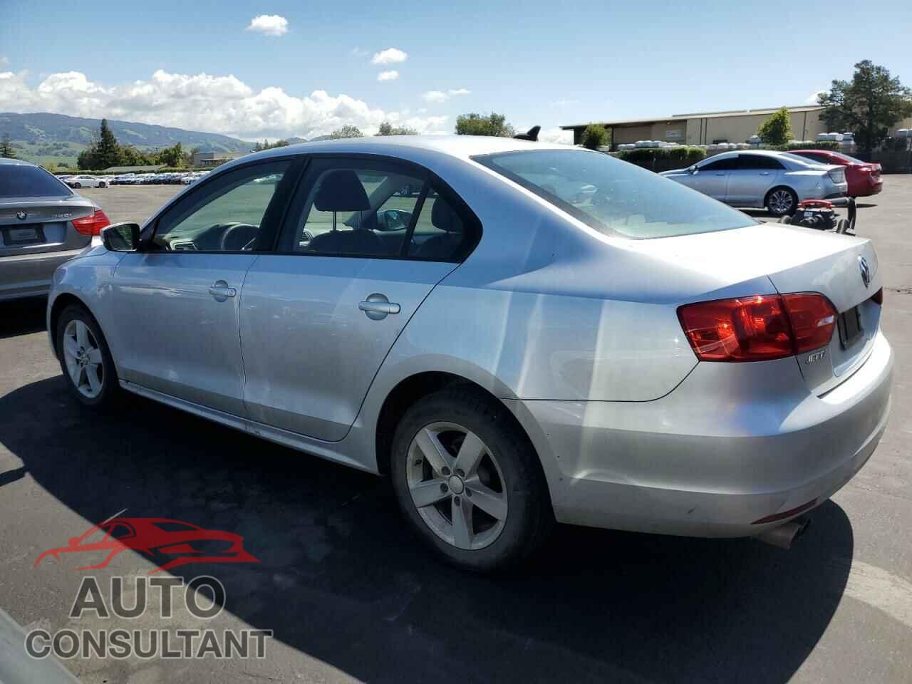 VOLKSWAGEN JETTA 2011 - 3VWLL7AJ4BM048201