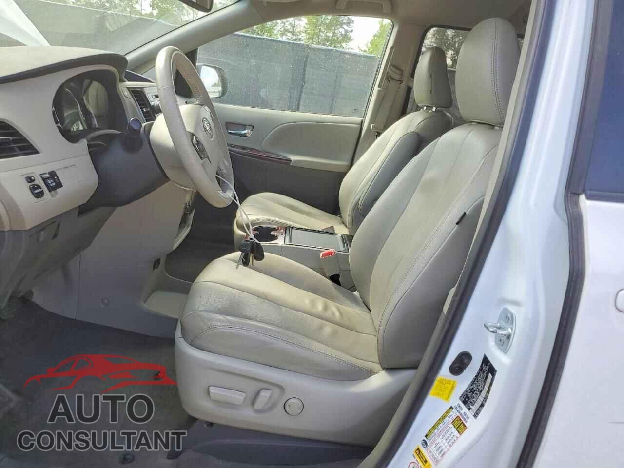 TOYOTA SIENNA 2013 - 5TDYK3DC8DS306854