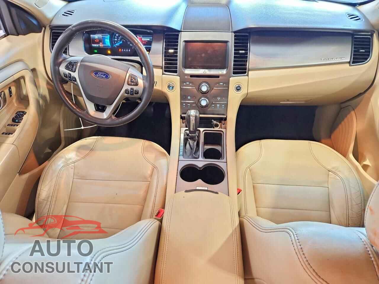 FORD TAURUS 2018 - 1FAHP2E82JG112015