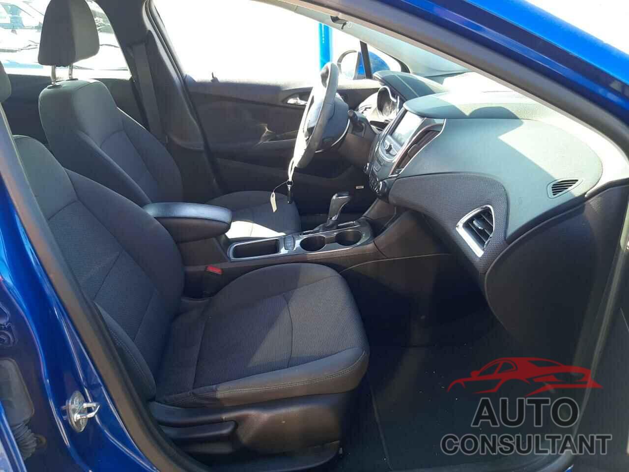 CHEVROLET CRUZE 2019 - 1G1BE5SM8K7136970