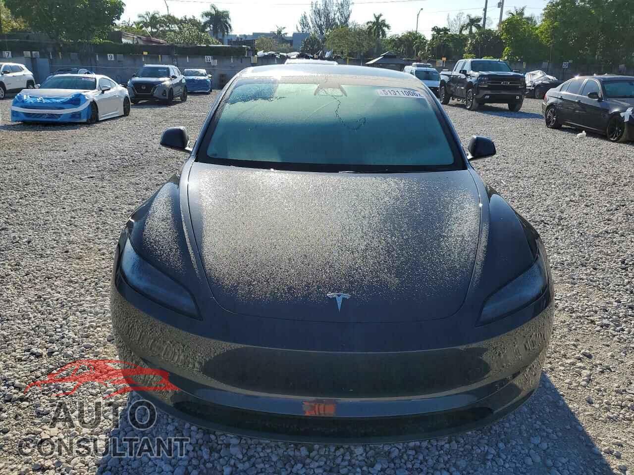 TESLA MODEL 3 2025 - 5YJ3E1EAXSF976149