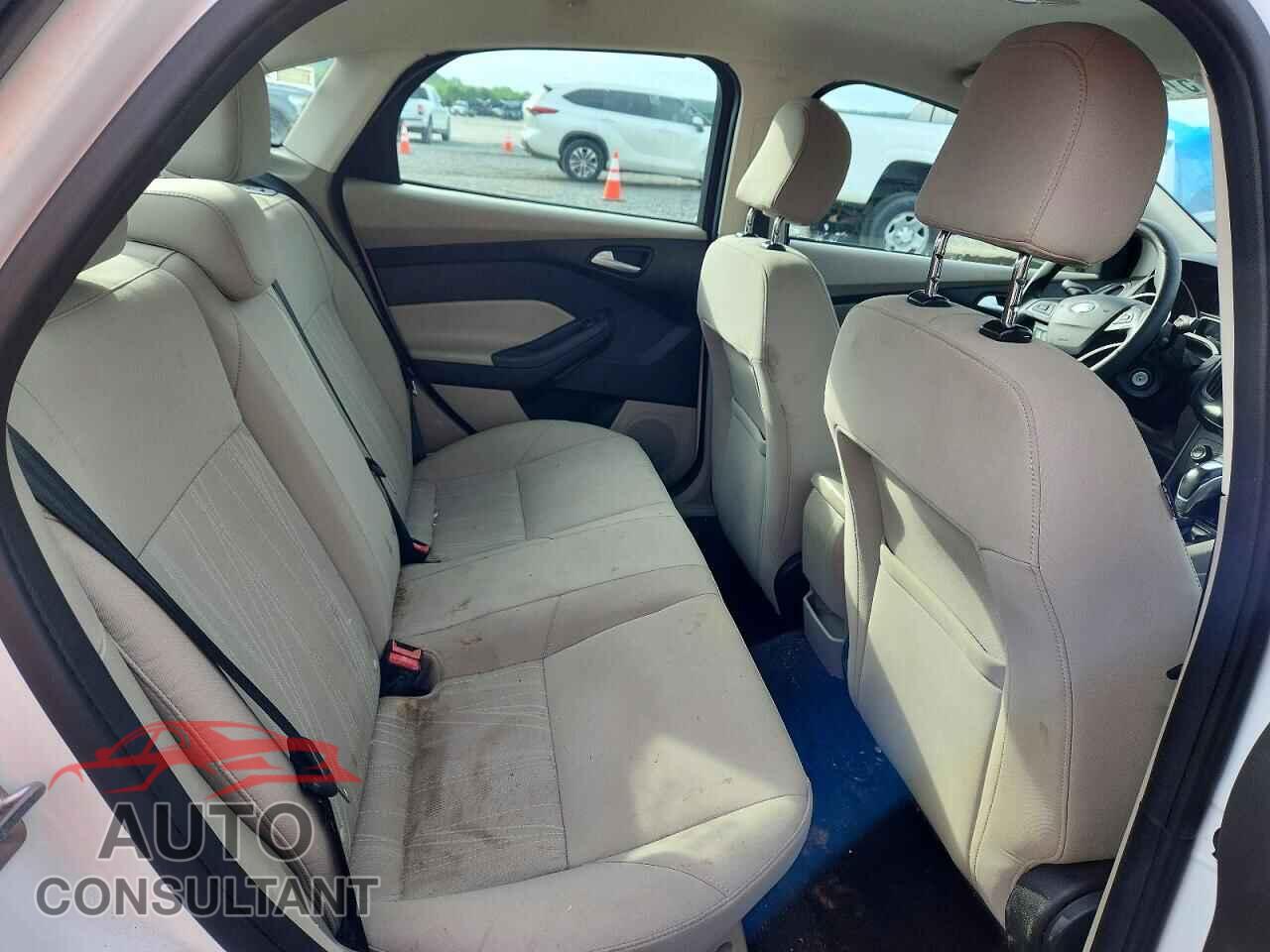 FORD FOCUS 2015 - 1FADP3F25FL343875