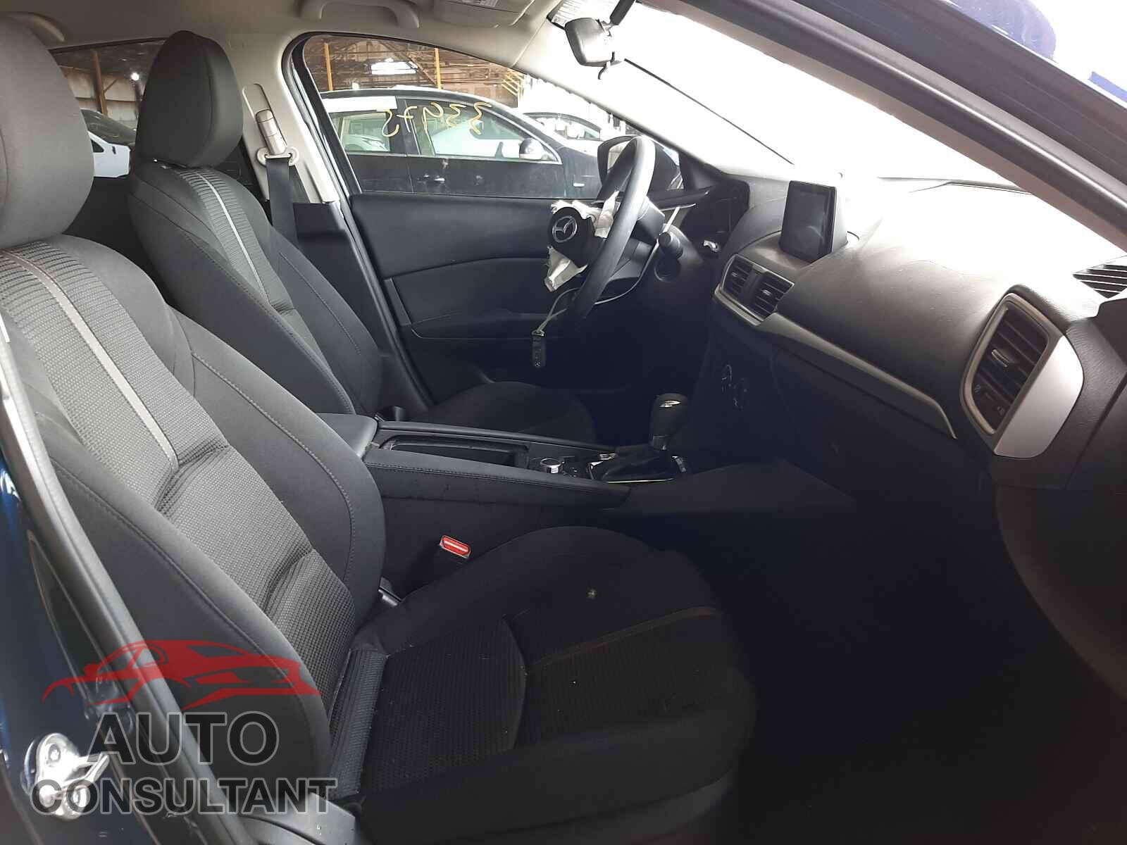 MAZDA 3 2018 - 3MZBN1U78JM276493