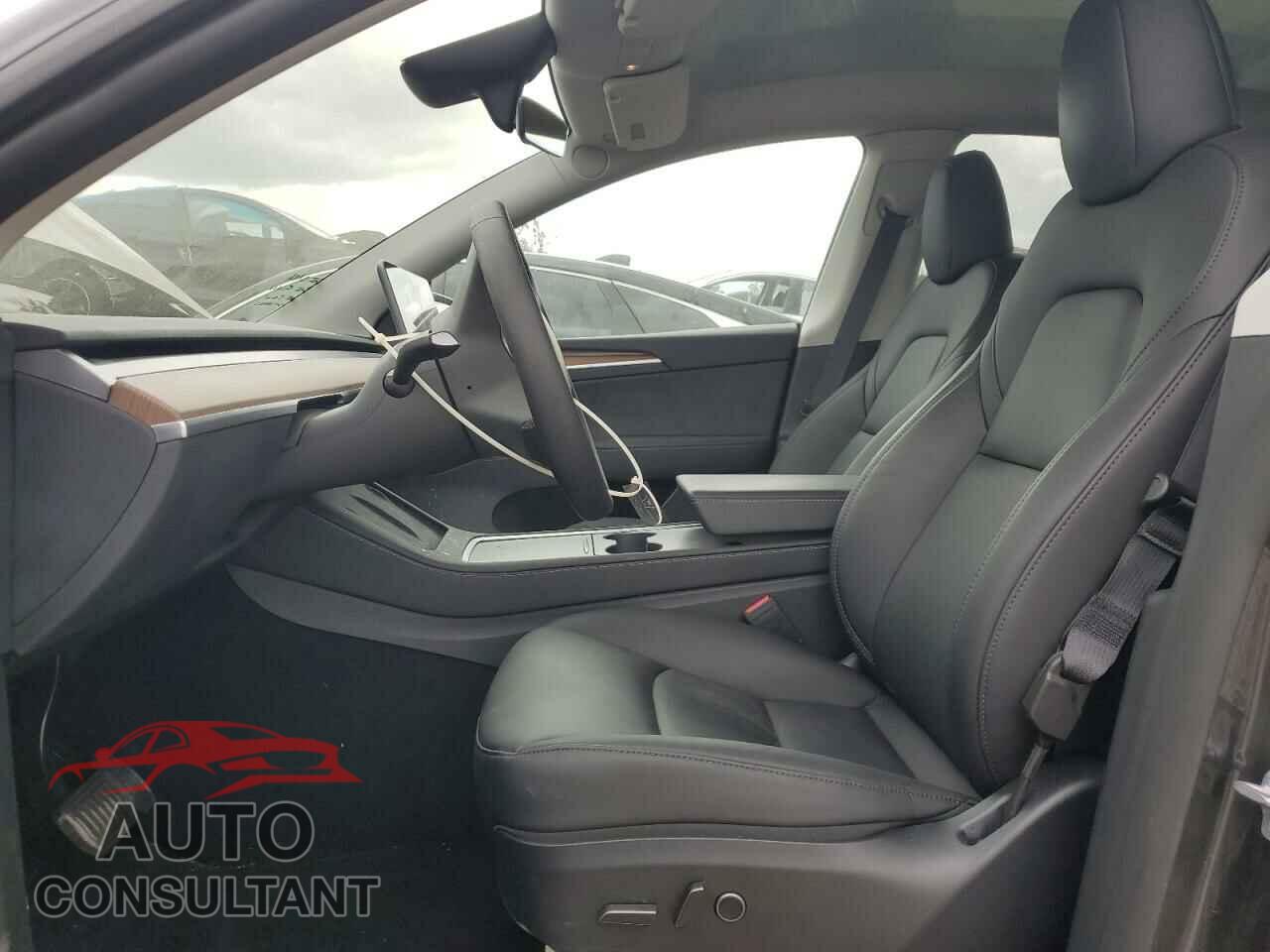 TESLA MODEL Y 2024 - 7SAYGDEE3RF117910