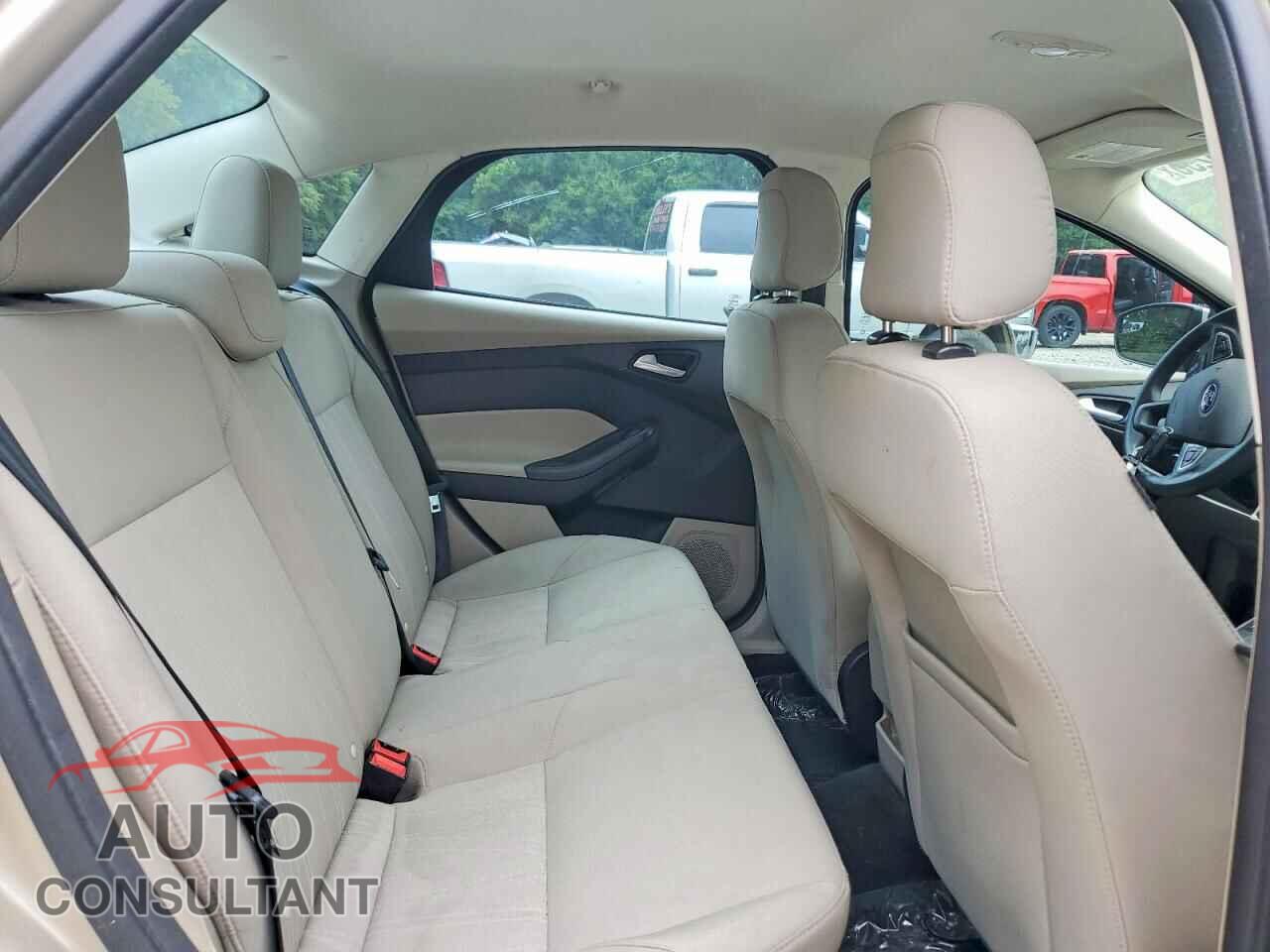 FORD FOCUS 2018 - 1FADP3F23JL209097