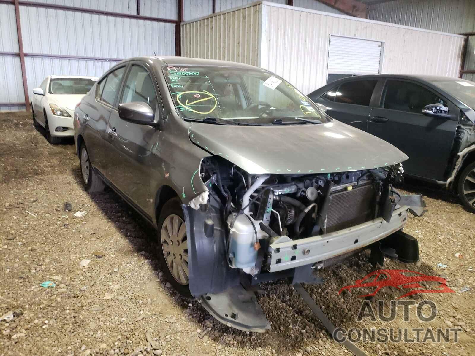 NISSAN VERSA 2017 - 3N1CN7AP8HL819570
