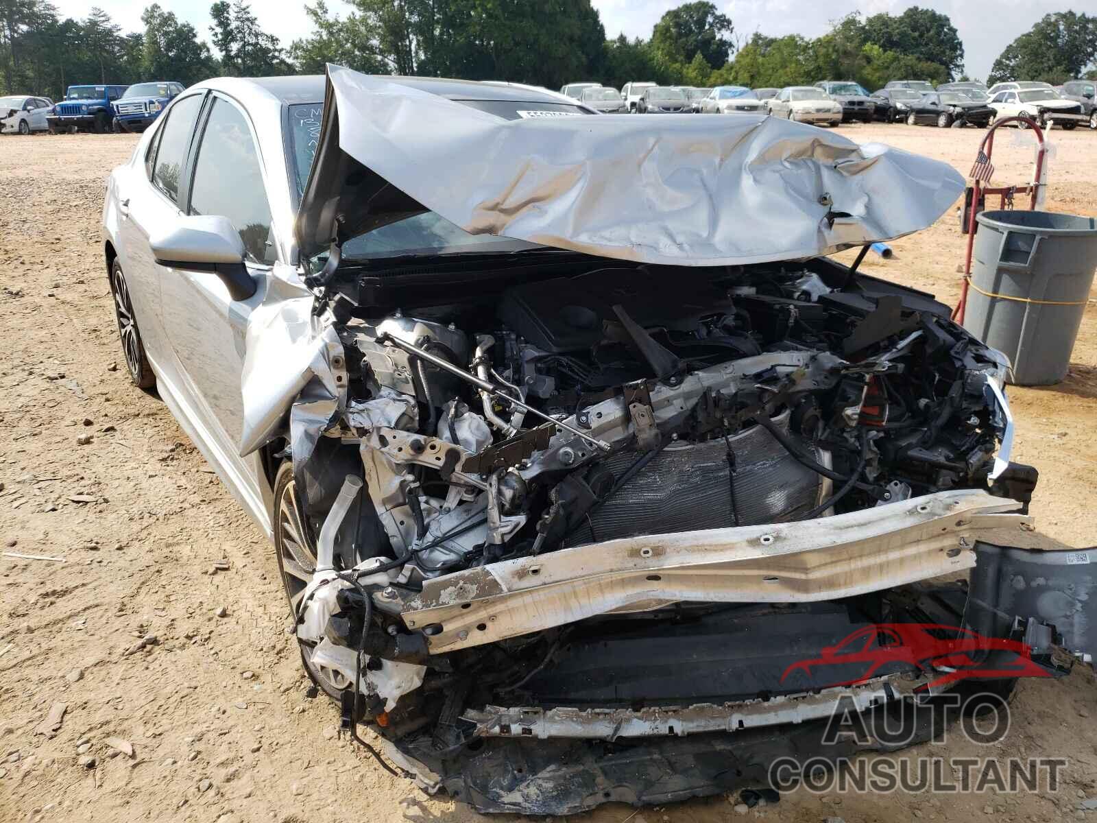 TOYOTA CAMRY 2018 - 4T1B11HK0JU533621