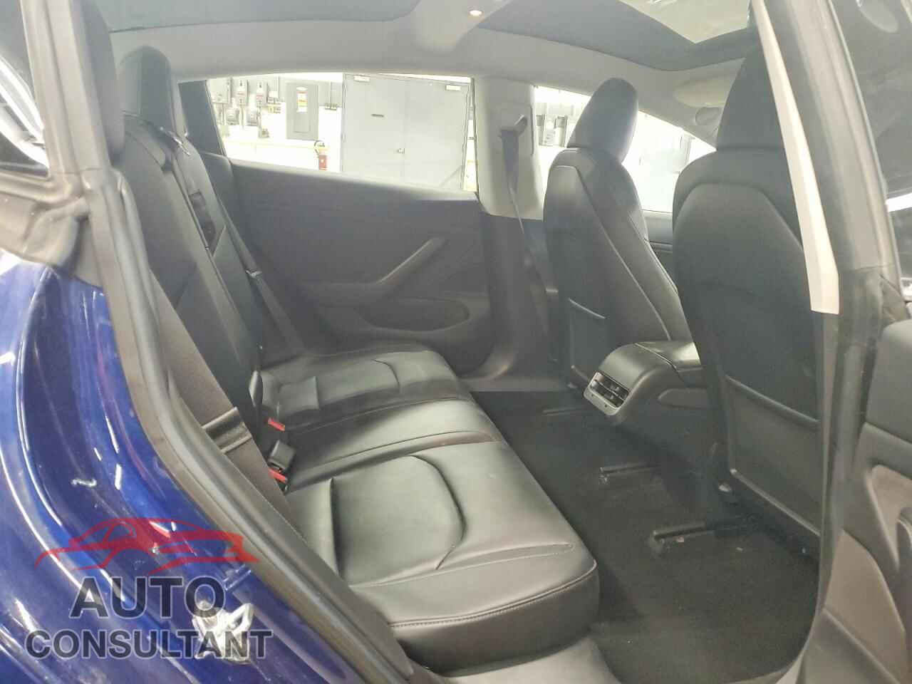 TESLA MODEL 3 2018 - 5YJ3E1EA0JF008155