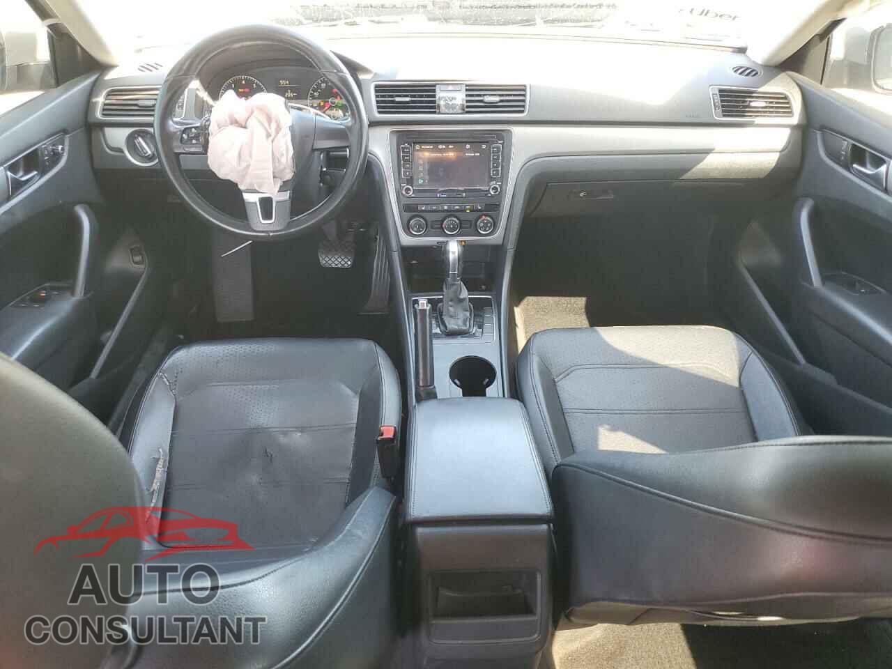 VOLKSWAGEN PASSAT 2015 - 1VWAT7A33FC020096