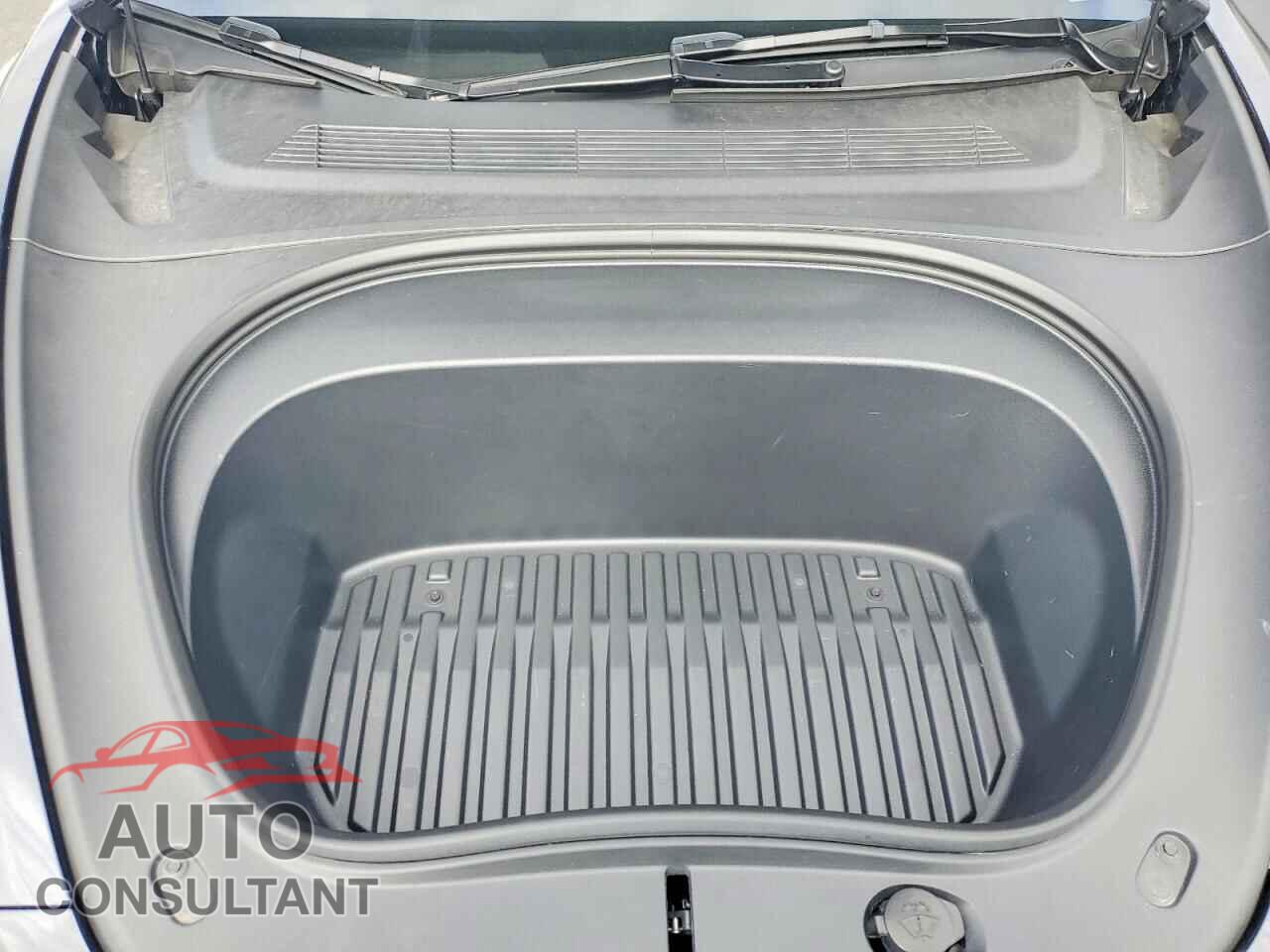 TESLA MODEL 3 2024 - 5YJ3E1EA8RF831766