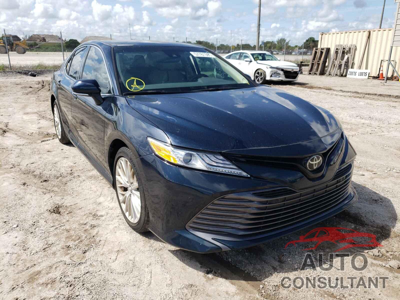 TOYOTA CAMRY 2018 - 4T1B11HK3JU610126