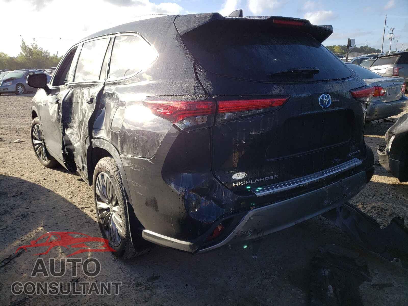 TOYOTA HIGHLANDER 2021 - 5TDEBRCH1MS051225