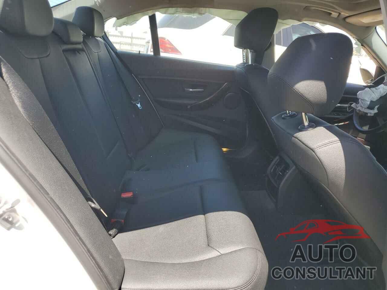BMW 3 SERIES 2015 - WBA3B1G59FNT05410