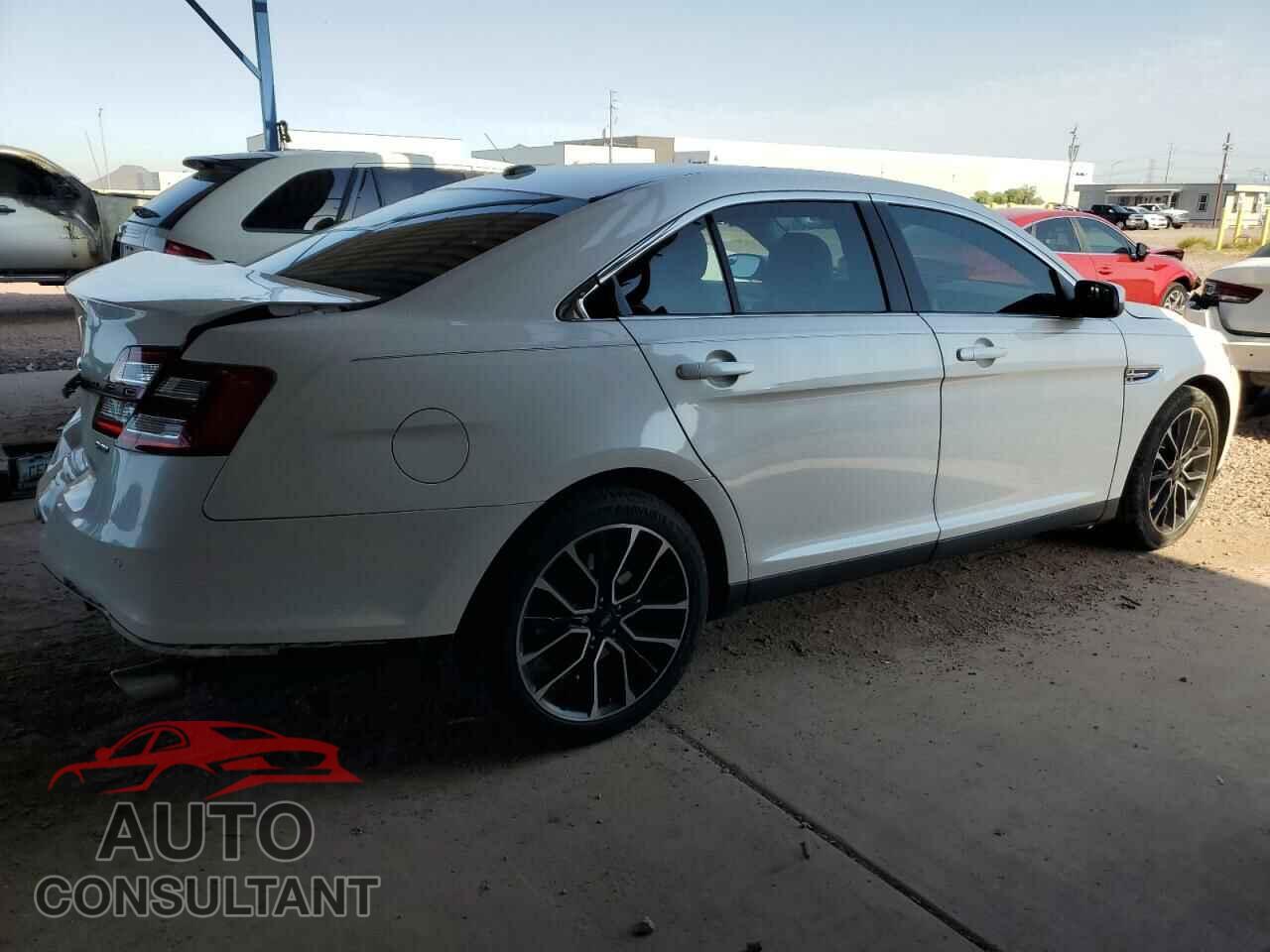 FORD TAURUS 2017 - 1FAHP2E82HG126054