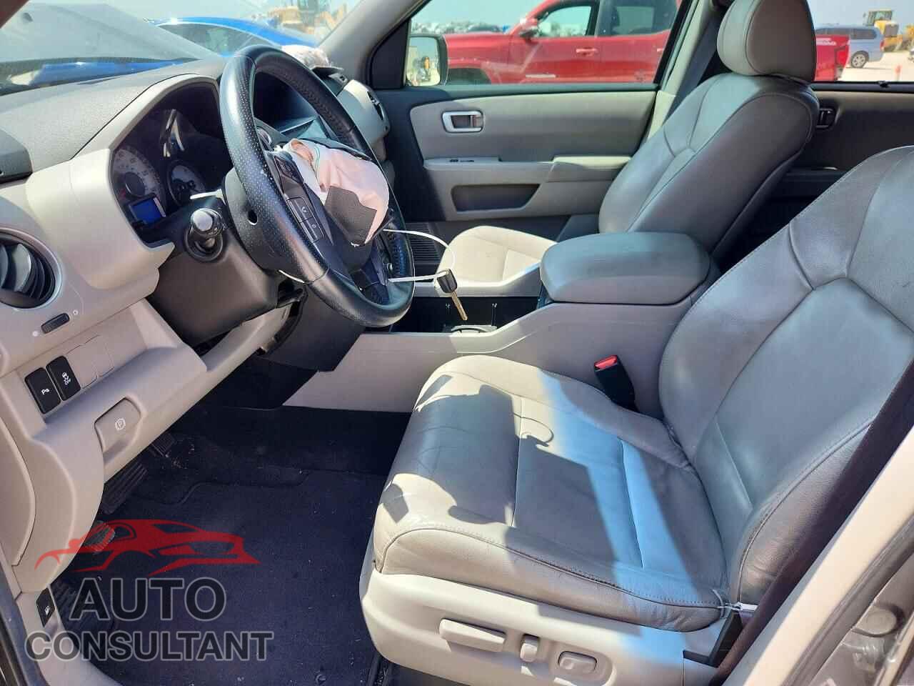 HONDA PILOT 2012 - 5FNYF3H96CB010365
