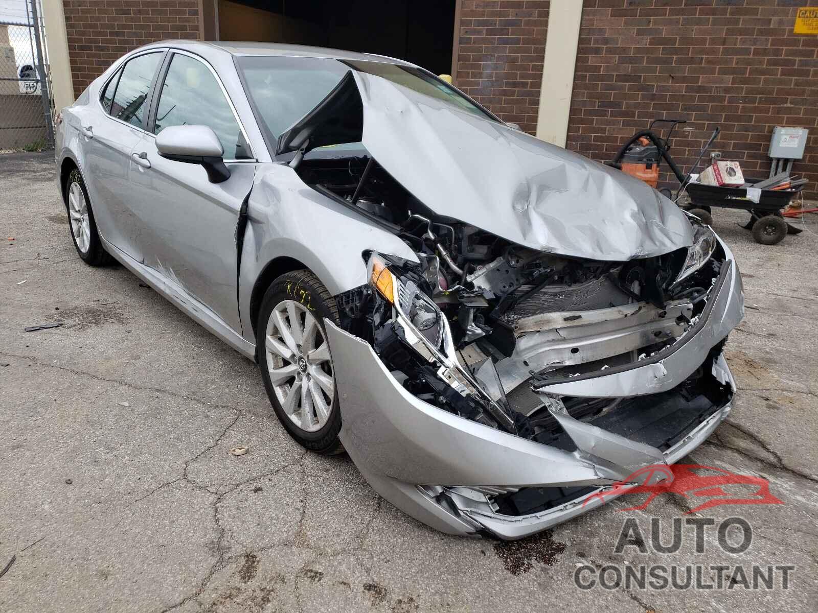TOYOTA CAMRY 2018 - 4T1B11HK7JU639676