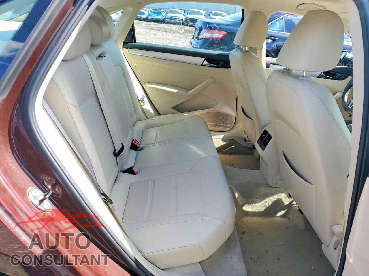 VOLKSWAGEN PASSAT 2013 - 1VWBP7A35DC033289