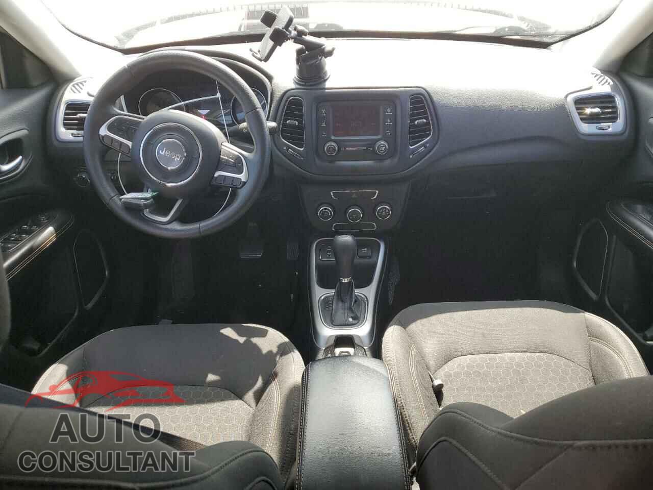 JEEP COMPASS 2018 - 3C4NJCAB7JT271629