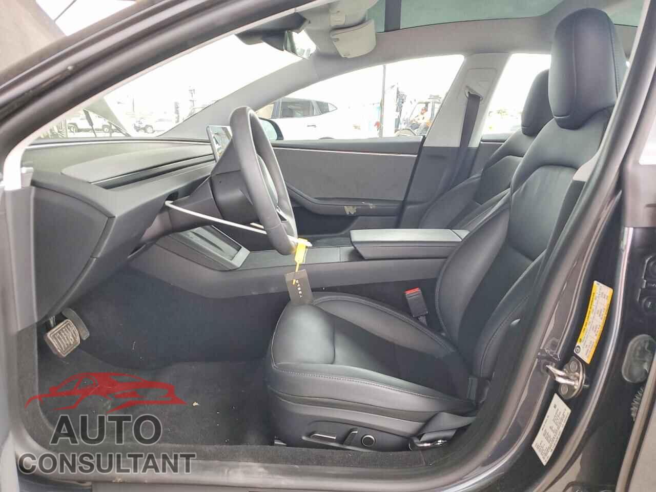 TESLA MODEL 3 2024 - 5YJ3E1EA3RF743451