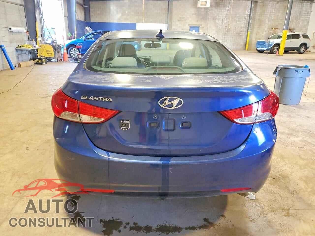 HYUNDAI ELANTRA 2013 - KMHDH4AE3DU754001