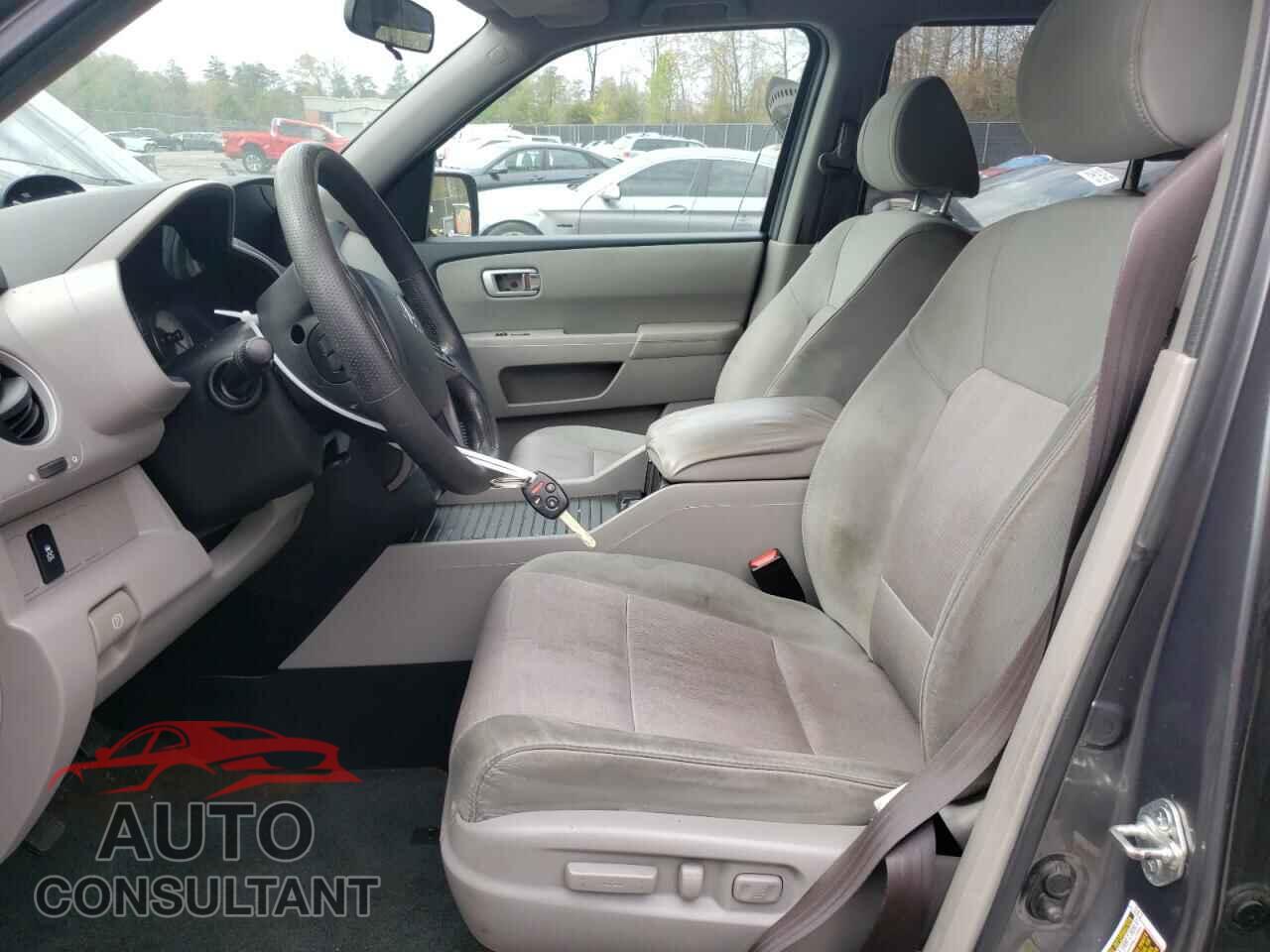 HONDA PILOT 2013 - 5FNYF4H48DB061541