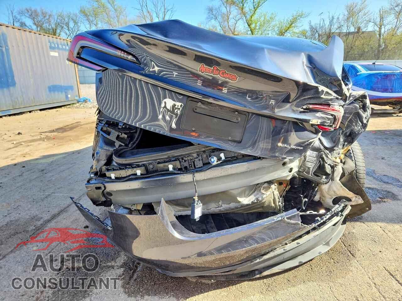 TESLA MODEL 3 2024 - 5YJ3E1EB3RF735228