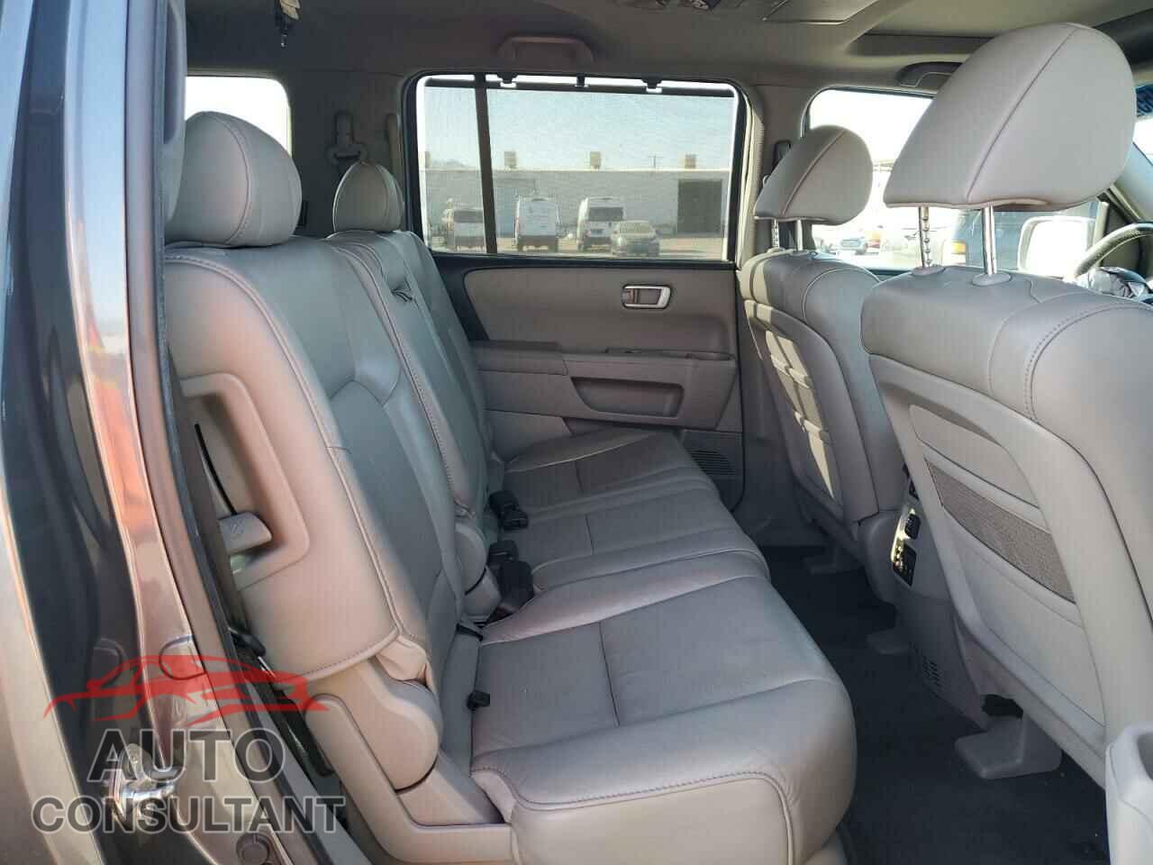 HONDA PILOT 2011 - 5FNYF3H96BB056700