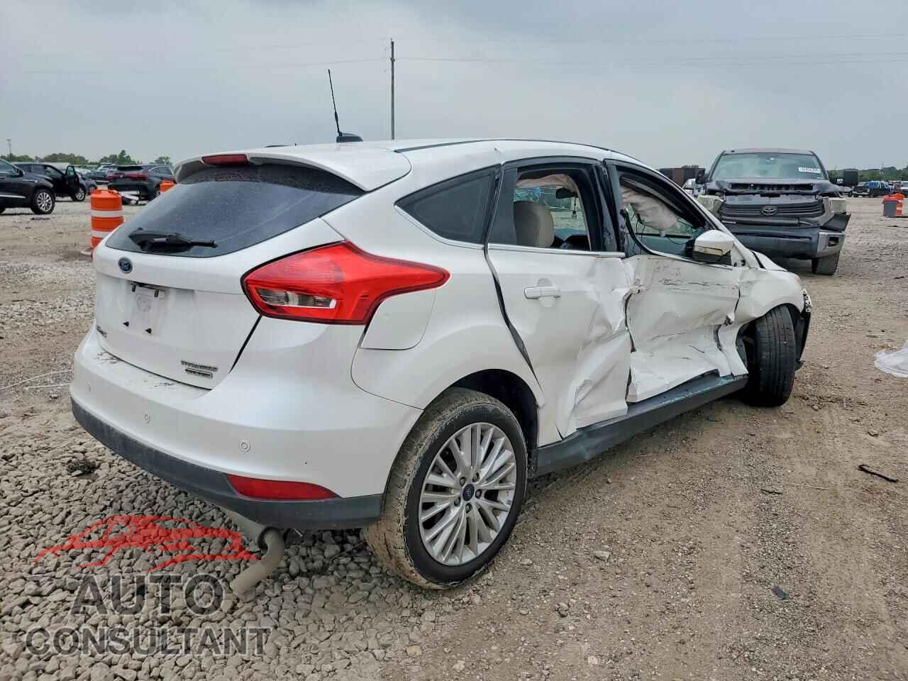 FORD FOCUS 2016 - 1FADP3N26GL295385