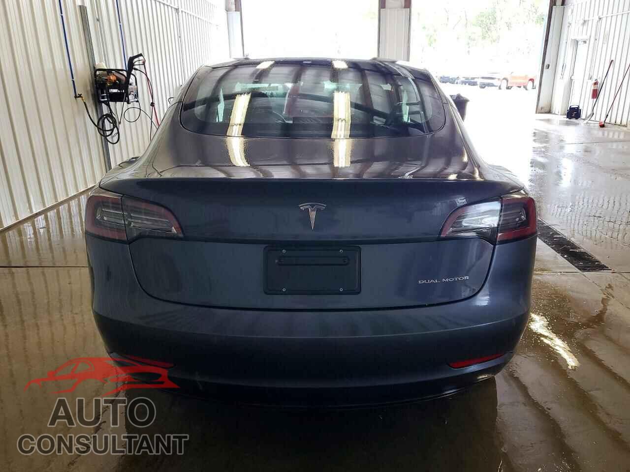 TESLA MODEL 3 2021 - 5YJ3E1EB5MF979696