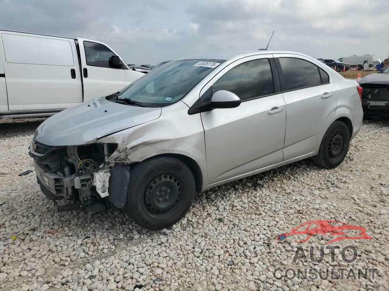 CHEVROLET SONIC 2018 - 1G1JB5SH8J4124583
