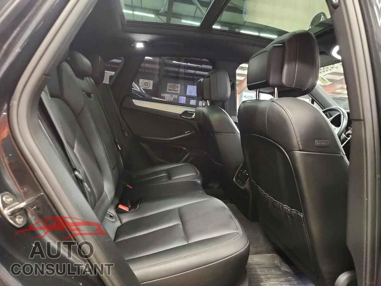 PORSCHE MACAN 2017 - WP1AG2A58HLB52087
