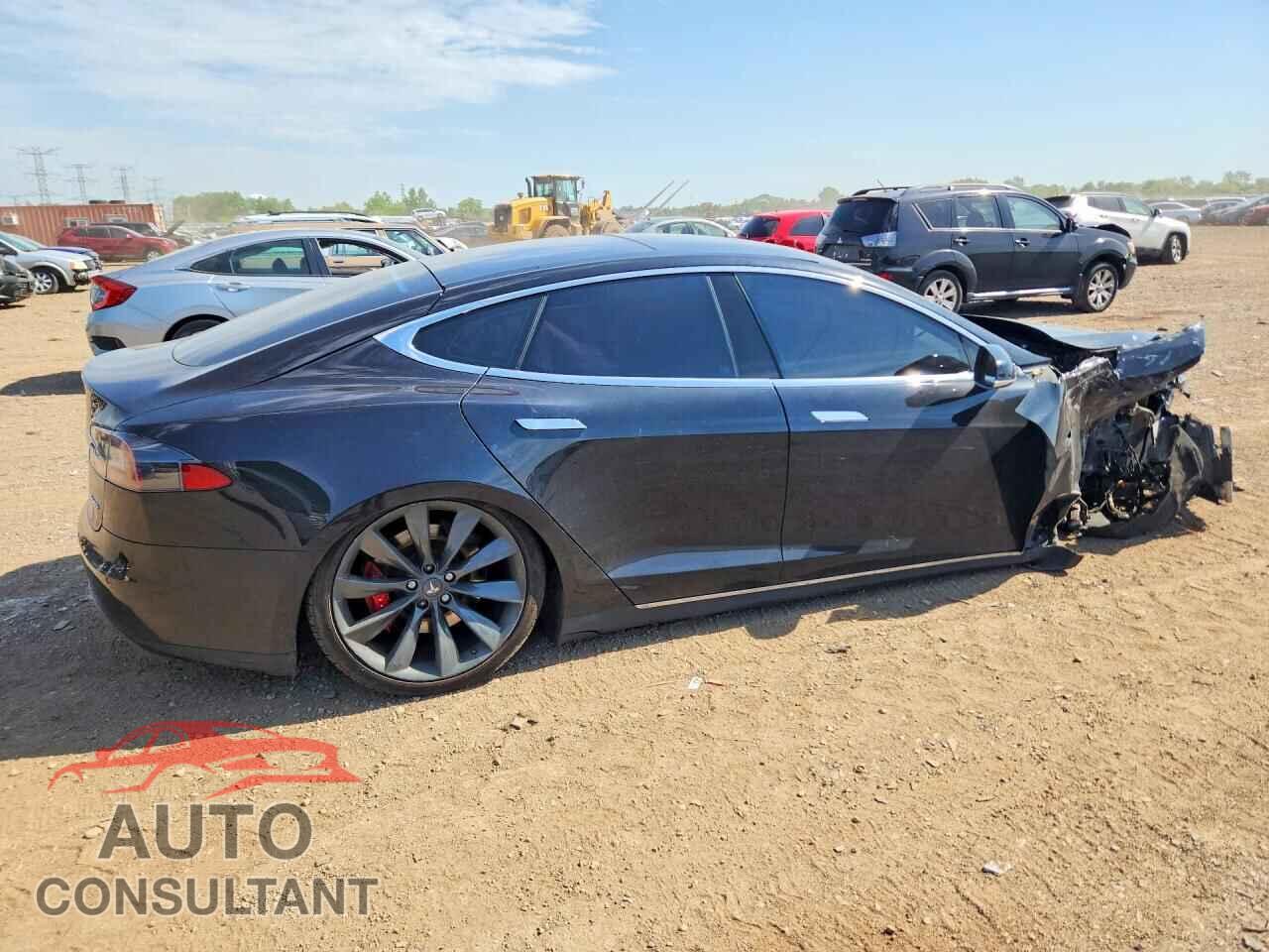TESLA MODEL S 2015 - 5YJSA1E40FF112041