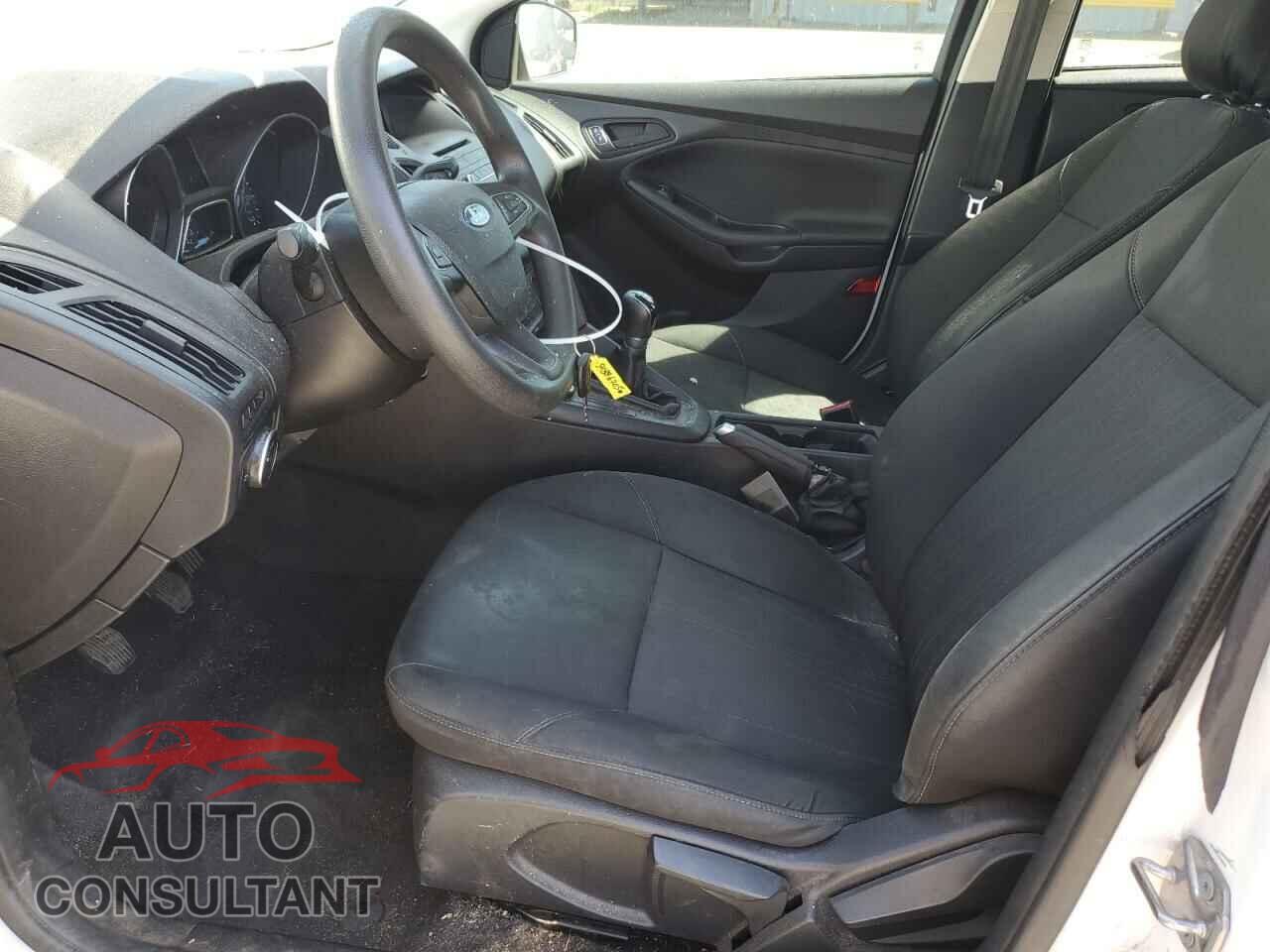 FORD FOCUS 2015 - 1FADP3E24FL386217