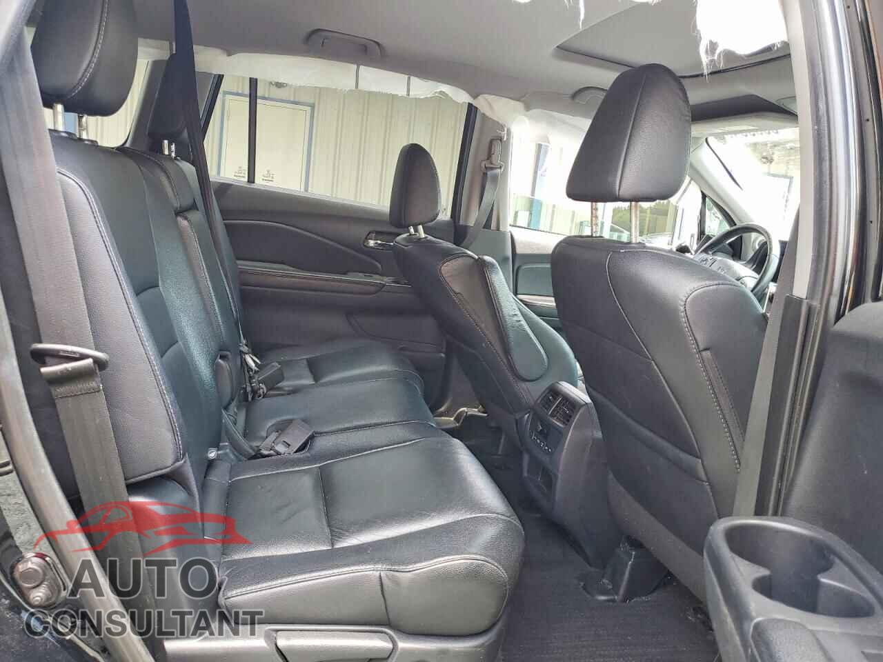 HONDA PILOT 2018 - 5FNYF5H50JB016412