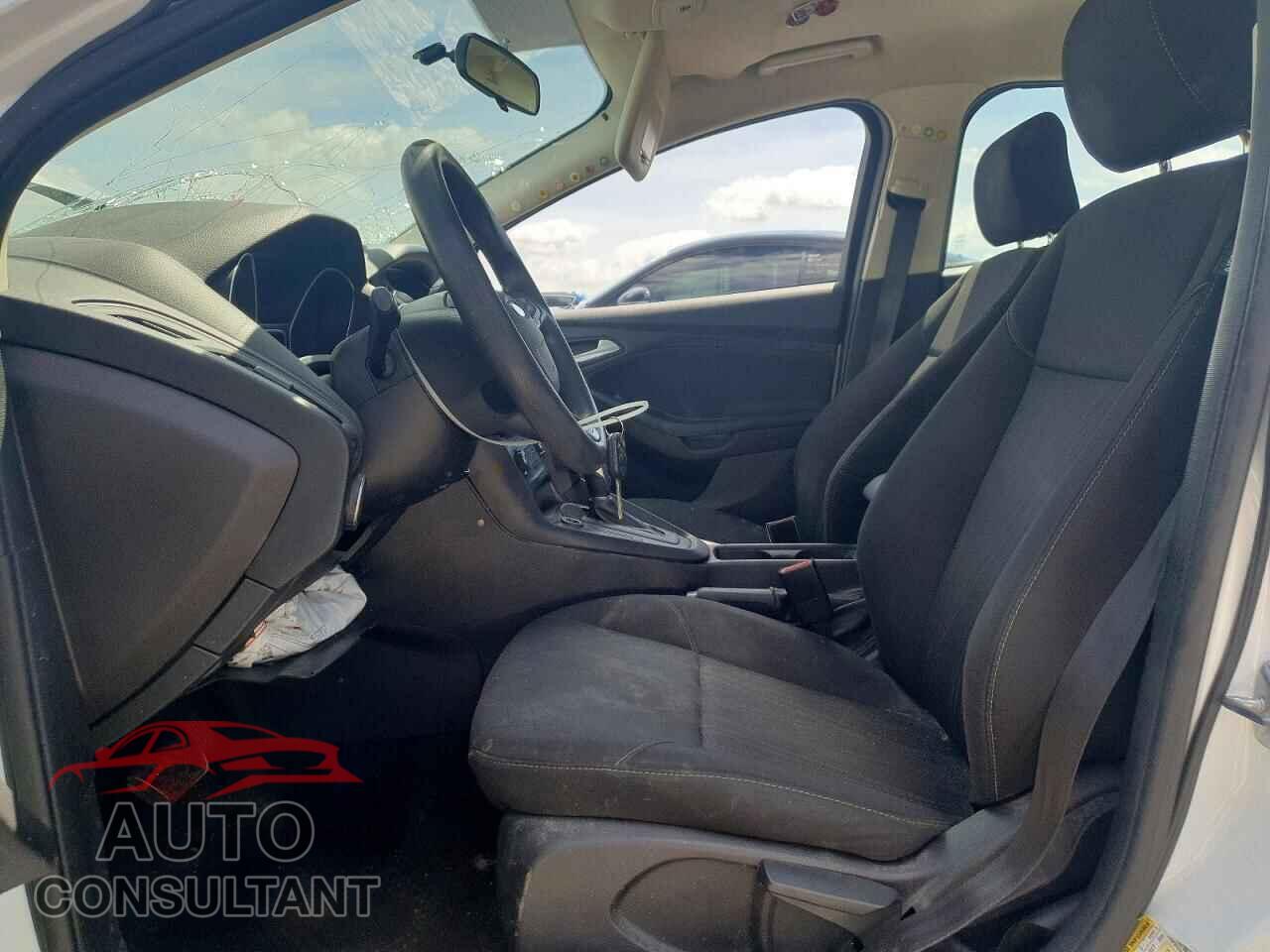 FORD FOCUS 2017 - 1FADP3F20HL292014