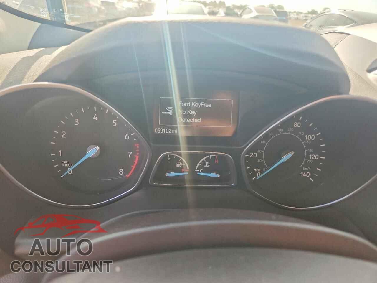 FORD ESCAPE 2017 - 1FMCU9J97HUD36487