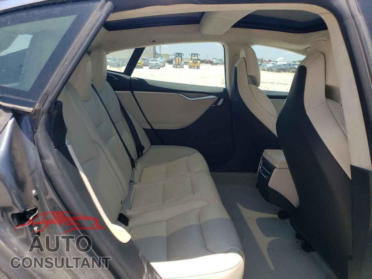 TESLA MODEL S 2017 - 5YJSA1E25HF220902
