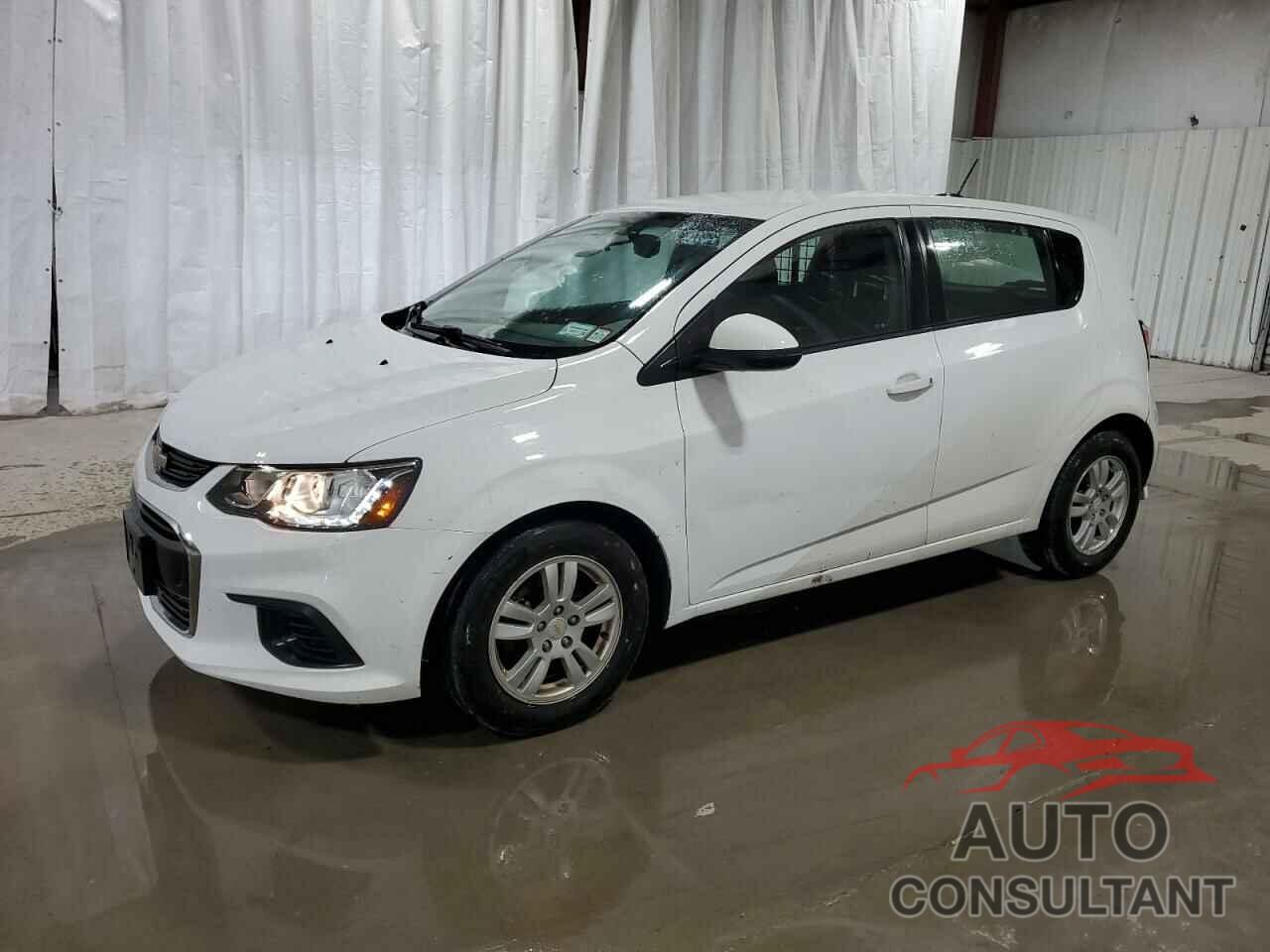 CHEVROLET SONIC 2018 - 1G1JG6SH1J4110807