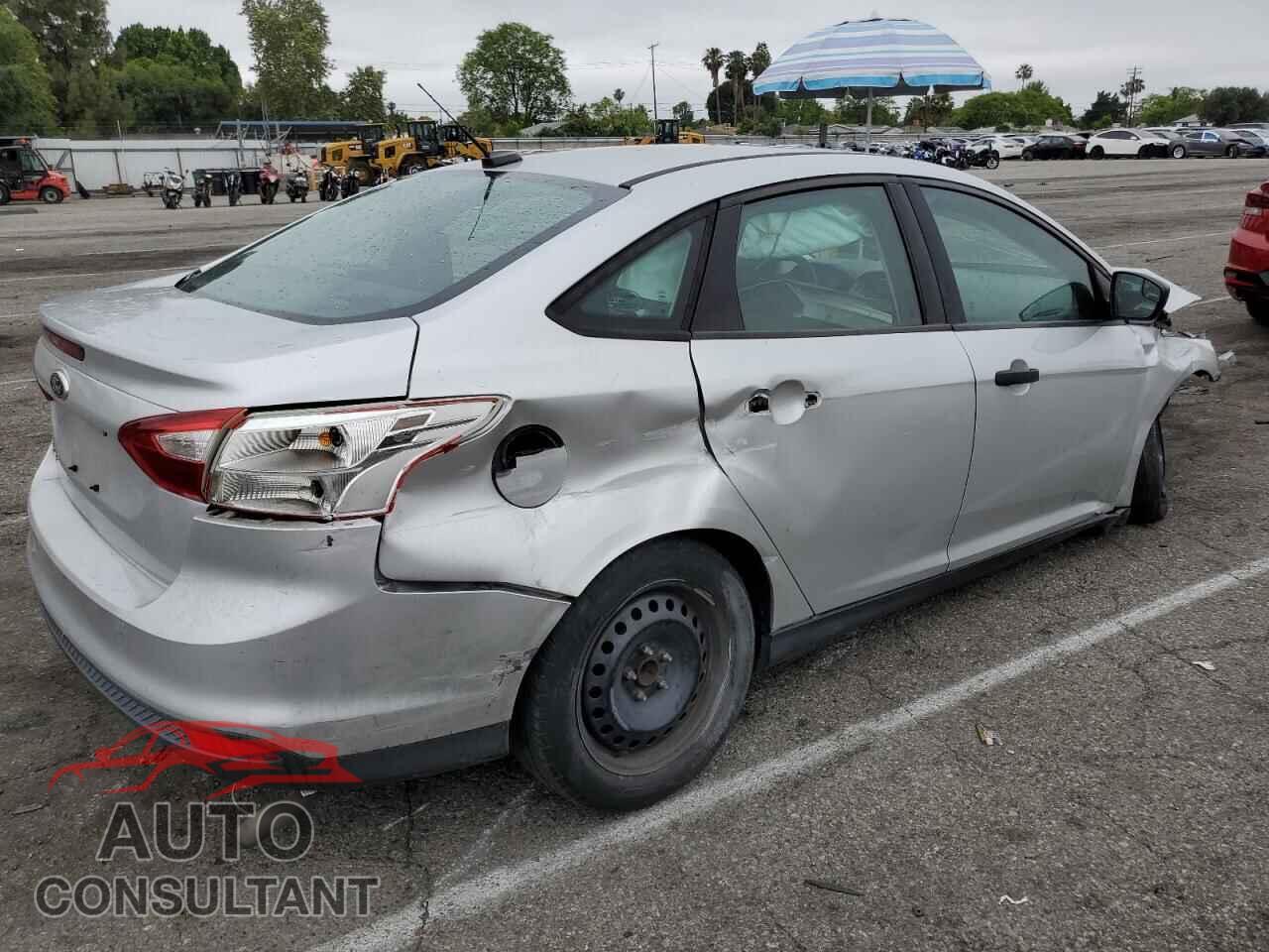 FORD FOCUS 2014 - 1FADP3E27EL401095