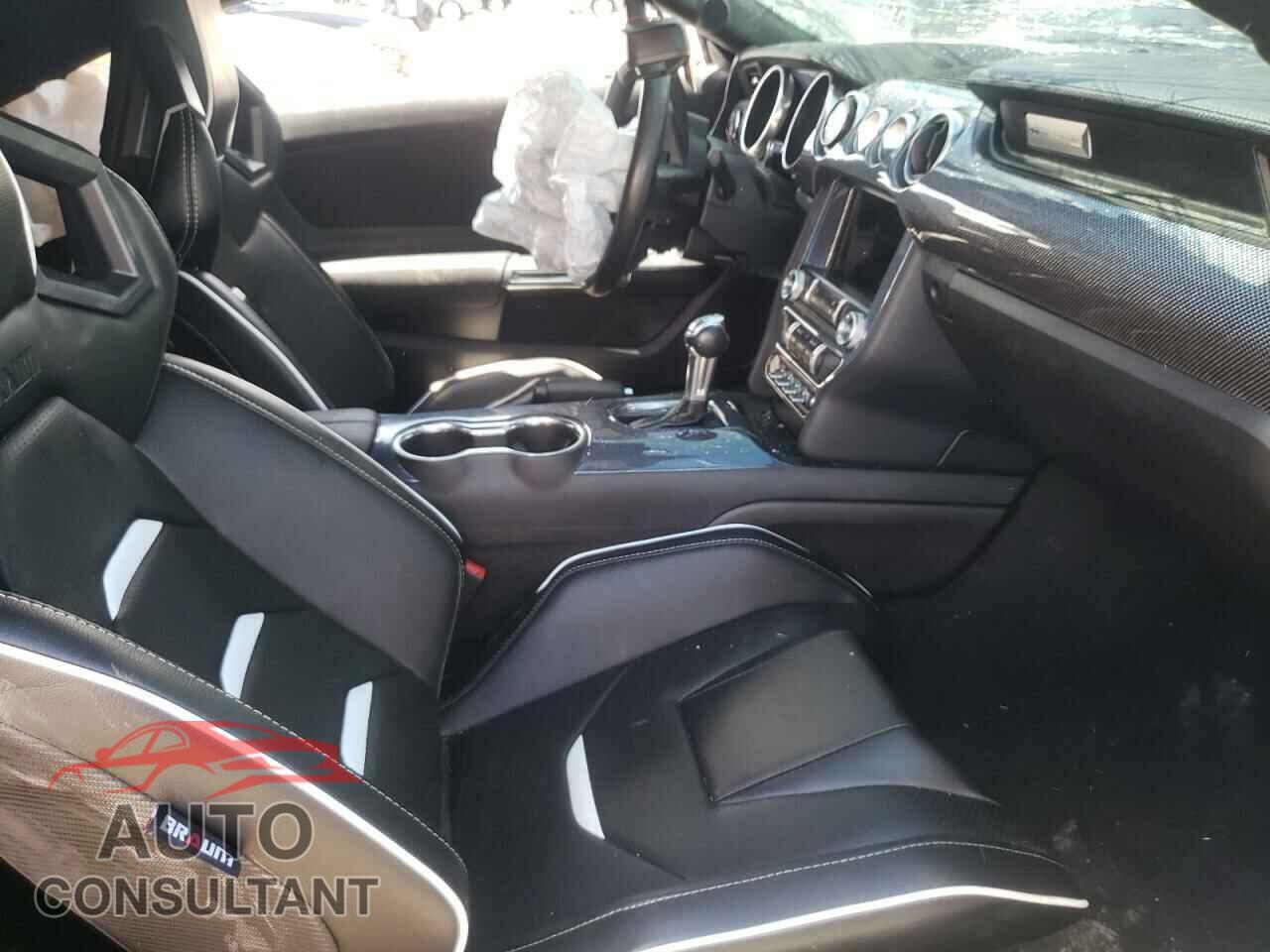 FORD MUSTANG 2019 - 1FA6P8CF3K5117765