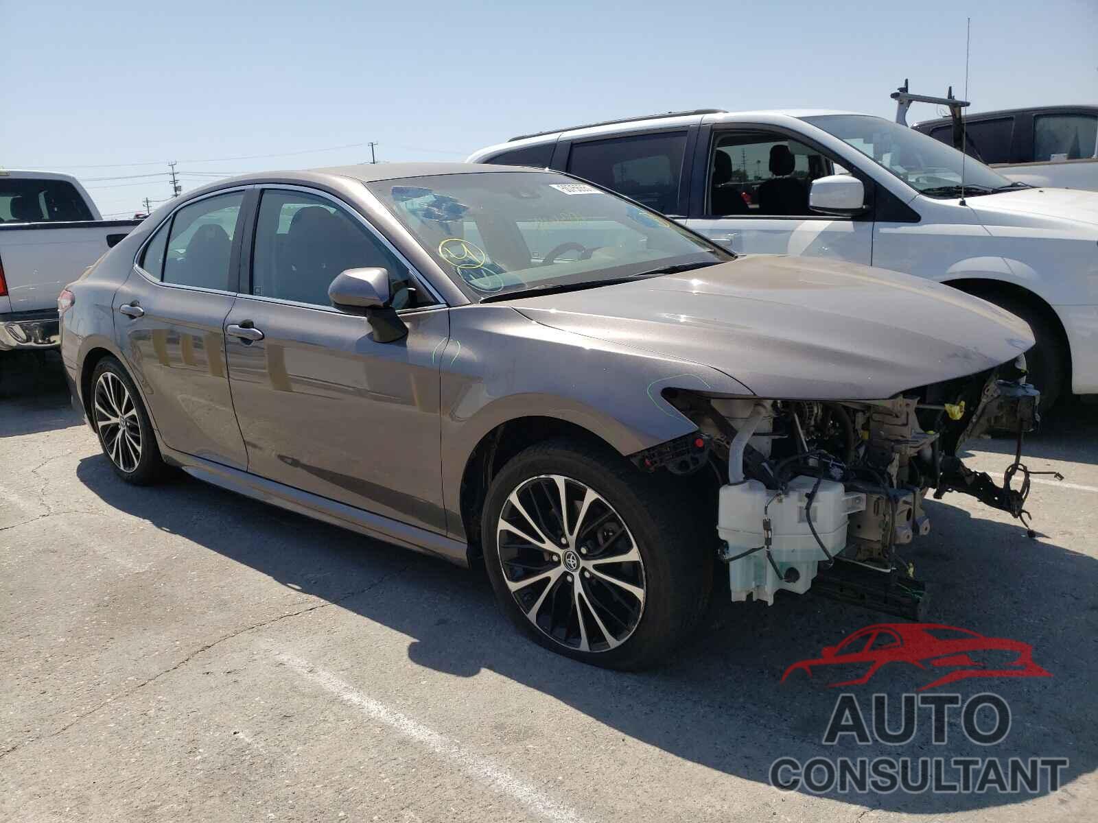 TOYOTA CAMRY 2018 - 4T1B11HK2JU627077