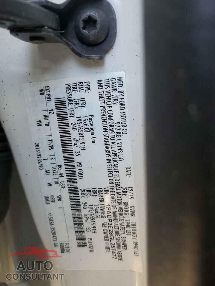 FORD FOCUS 2016 - 1FADP3E28GL257477