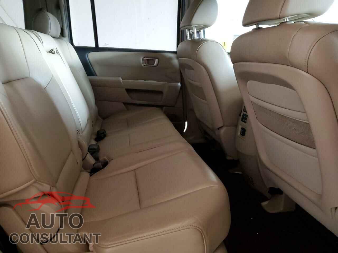 HONDA PILOT 2011 - 5FNYF4H55BB010648