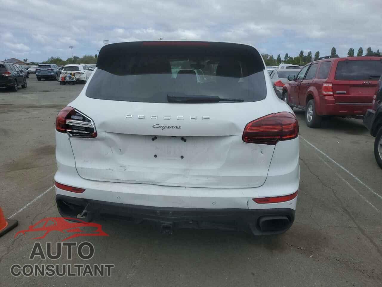 PORSCHE CAYENNE 2017 - WP1AA2A29HKA85075