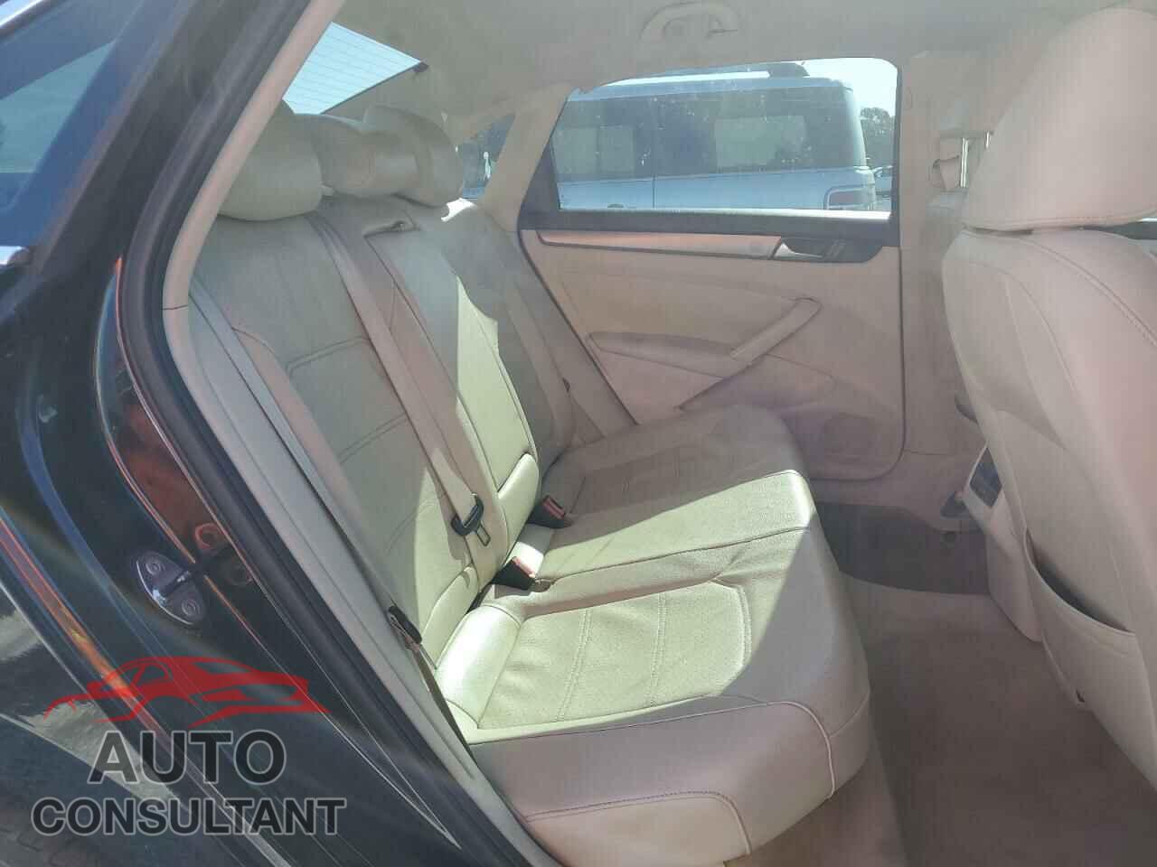 VOLKSWAGEN PASSAT 2014 - 1VWBP7A33EC002012