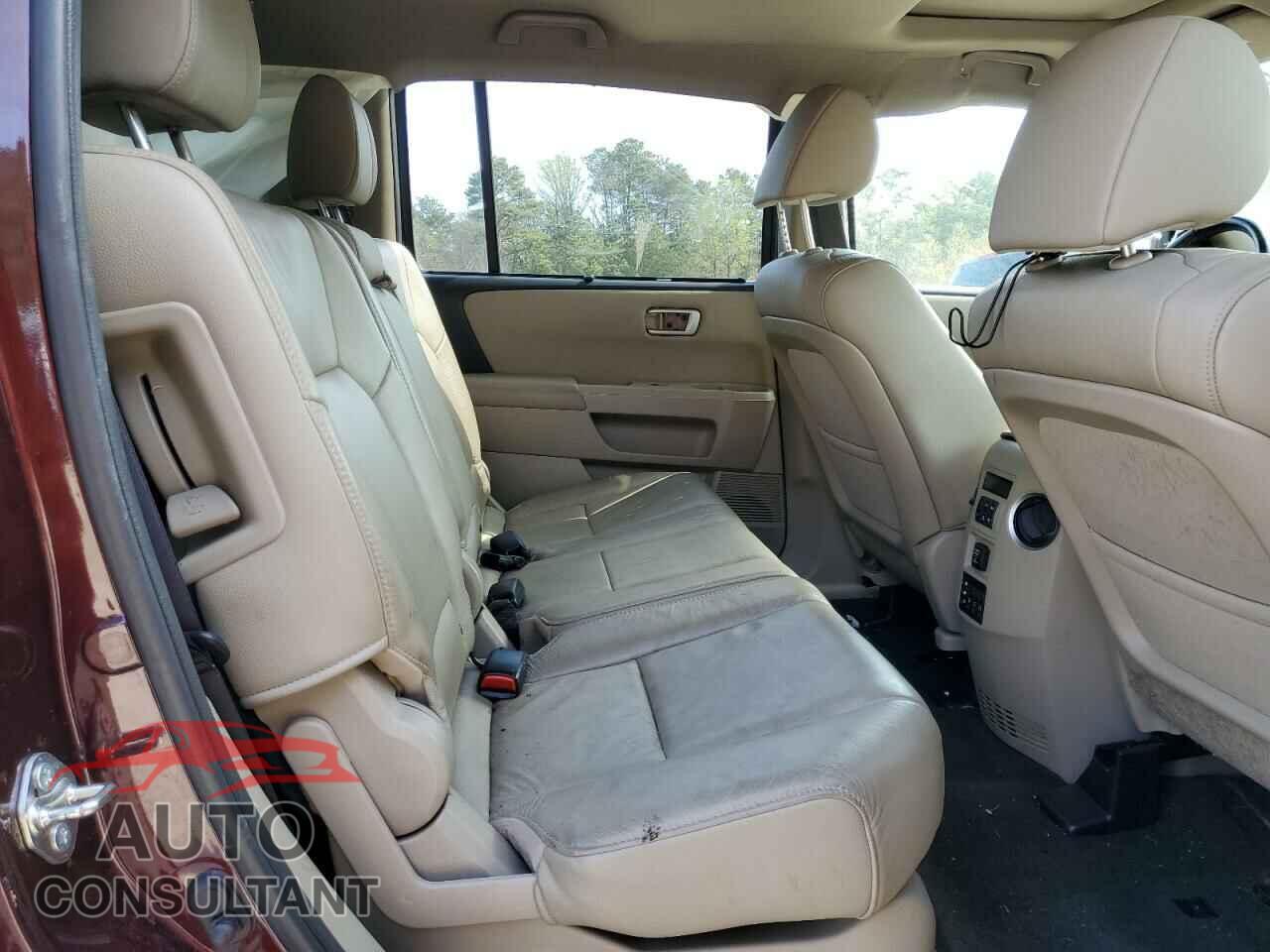 HONDA PILOT 2015 - 5FNYF4H96FB052674