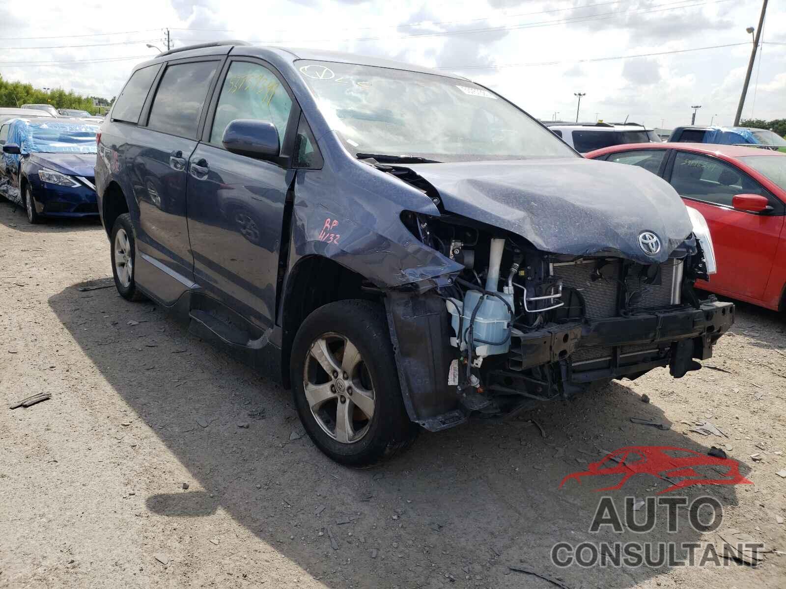 TOYOTA SIENNA 2017 - 5TDKZ3DC4HS823088