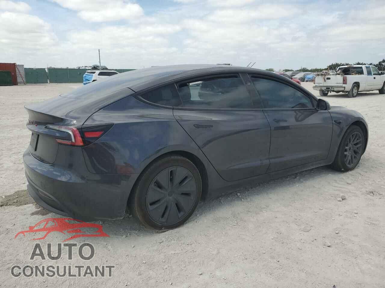 TESLA MODEL 3 2024 - 5YJ3E1EA8RF749228